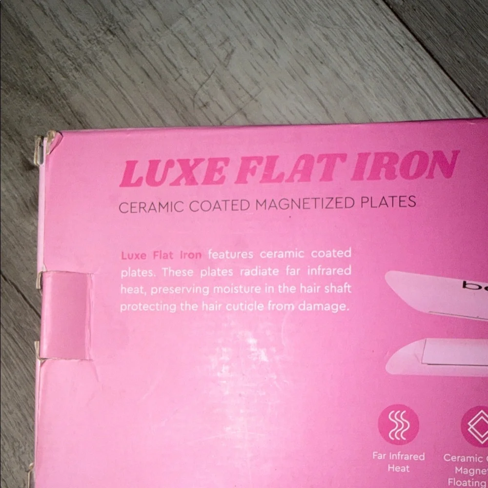 Bebe‎ Pink Ceramic Flat Iron